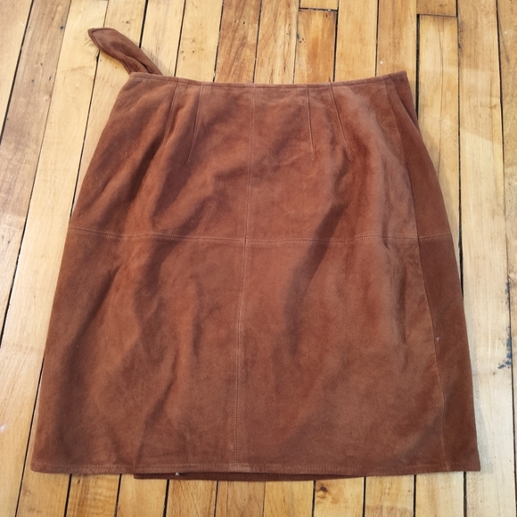 Dana Buchman Suede Wrap Skirt Size 10 - Picture 2 of 3